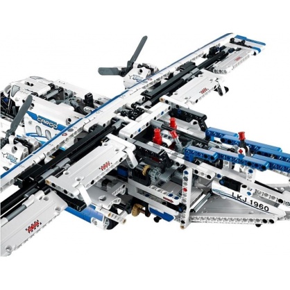 Конструктор LEGO Technic Грузовой самолет 42025 фото 1